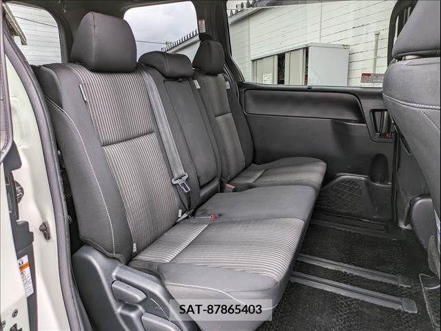 Toyota VOXY 2017-11 235210-4