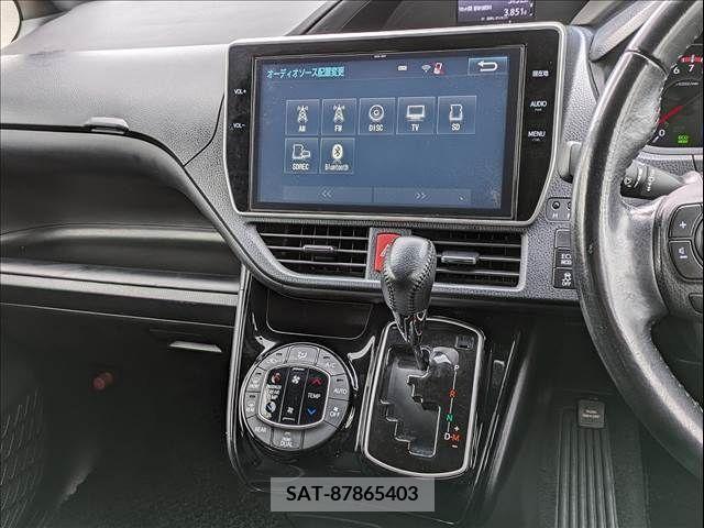 Toyota VOXY 2017-11 235210-8