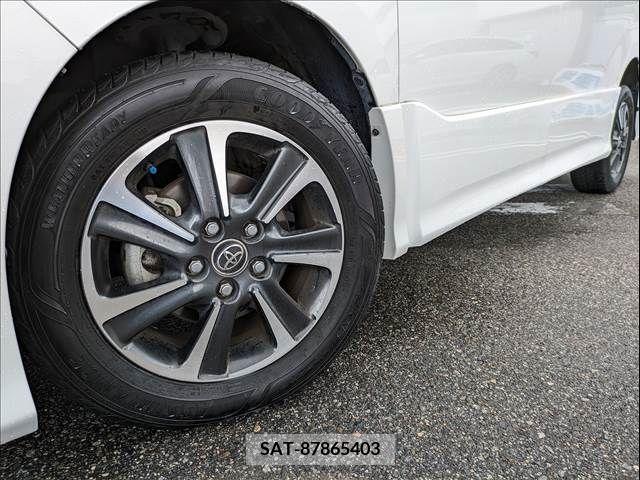 Toyota VOXY 2017-11 235210-6