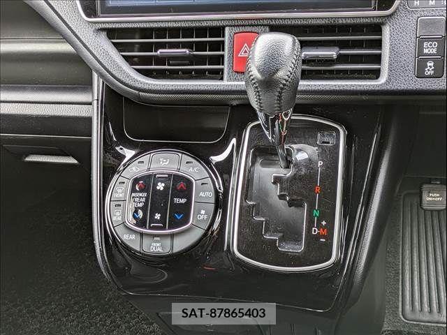Toyota VOXY 2017-11 235210-14