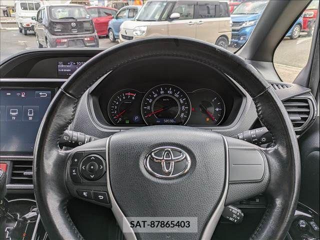 Toyota VOXY 2017-11 235210-11