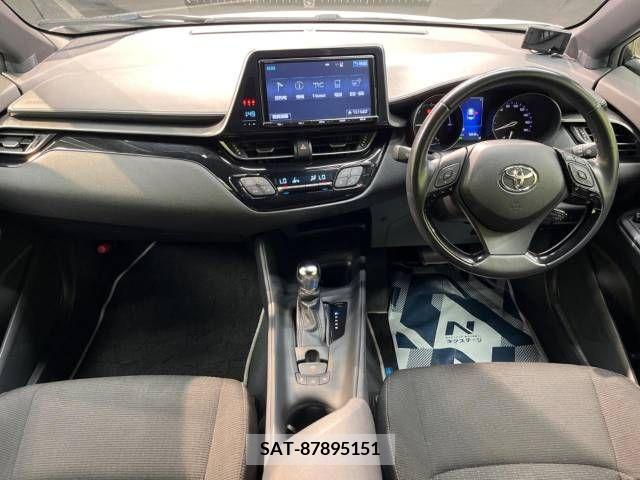 Toyota C-HR 2018-05 336497-1