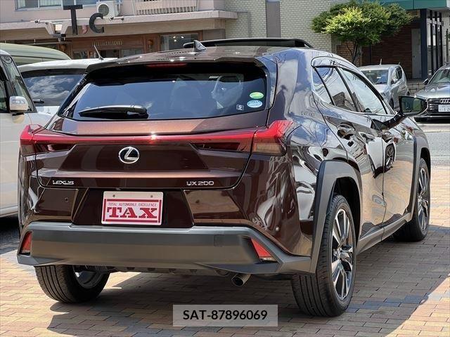Lexus UX 2020-06 275890-3