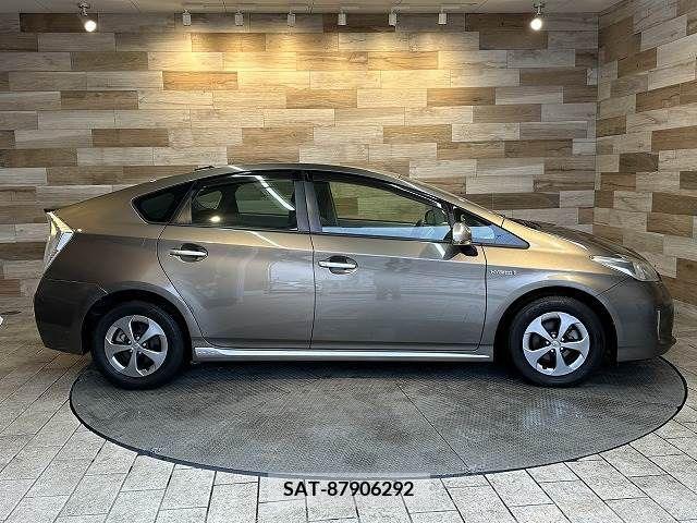 Toyota PRIUS 2012-11 212055-17