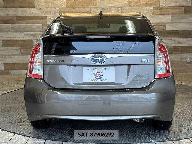 Toyota PRIUS 2012-11 212055-18