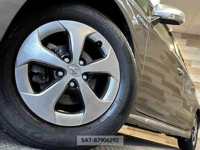 Toyota PRIUS 2012-11 212055-10