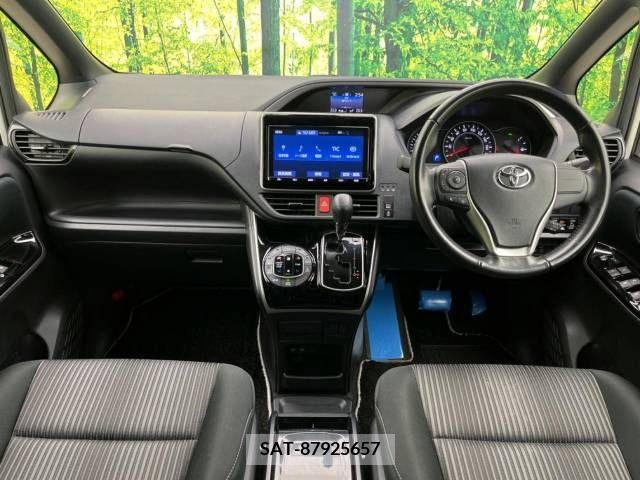 Toyota VOXY 2019-01 210766-1
