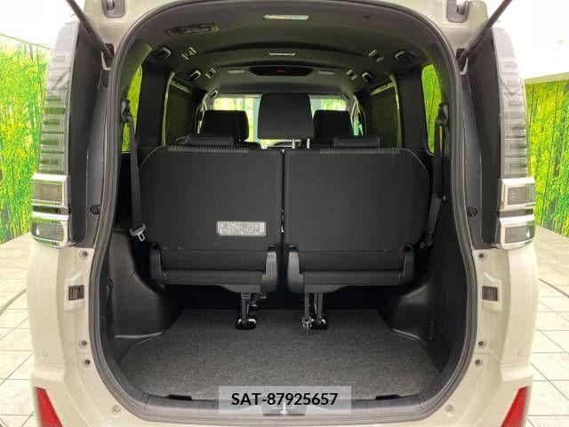 Toyota VOXY 2019-01 210766-10
