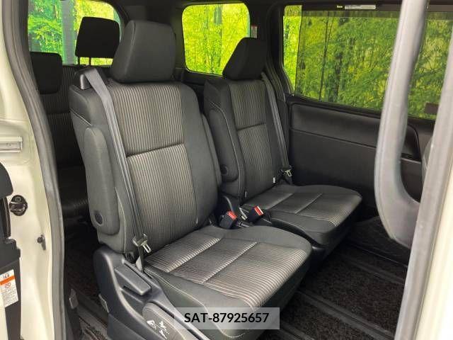 Toyota VOXY 2019-01 210766-8