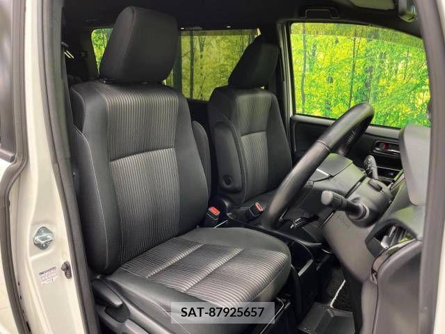 Toyota VOXY 2019-01 210766-7