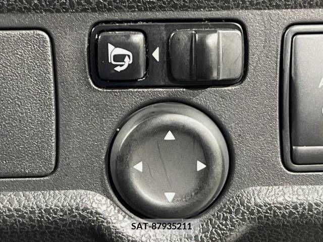 Nissan NOTE 2013-08 327670-5