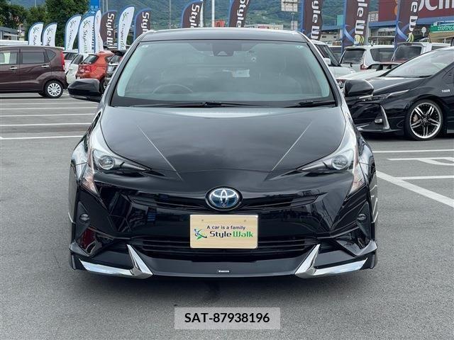 Toyota PRIUS 2017-08 282133-1