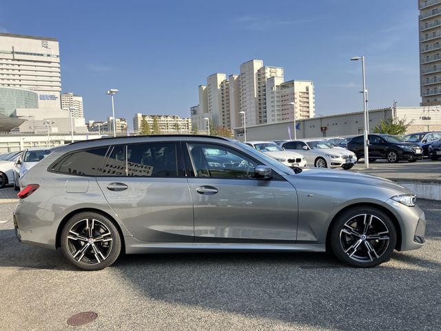 Bmw 3 SERIES 2023-02 18326-1