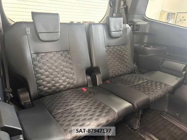 Toyota VOXY 2022-08 313564-9