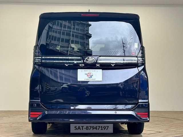 Toyota VOXY 2022-08 313564-12