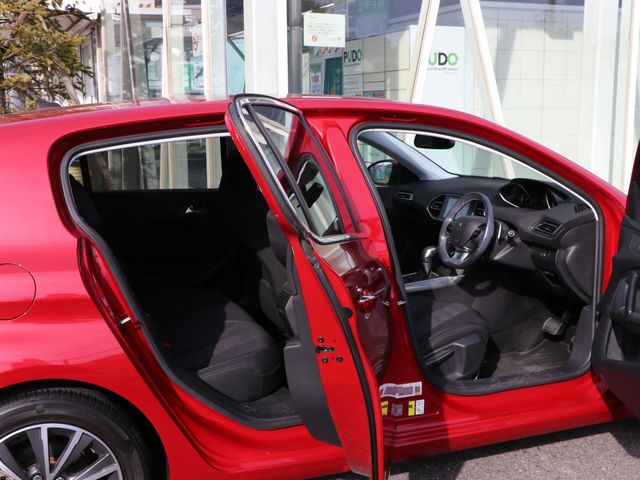Peugeot 308 2015-03 25225-11