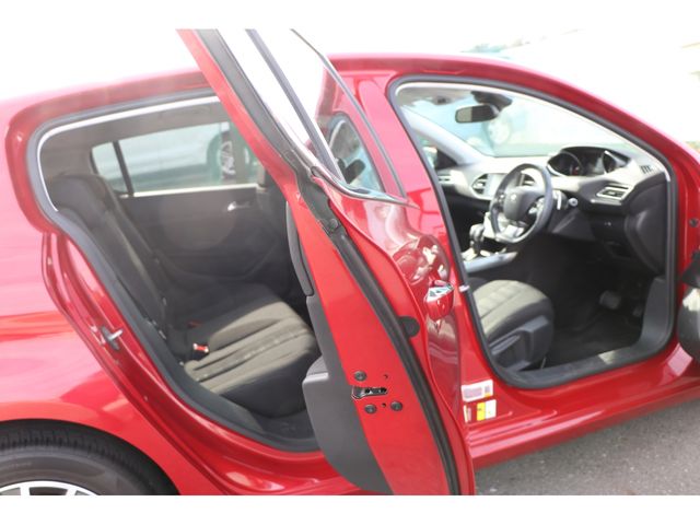 Peugeot 308 2015-03 25225-10