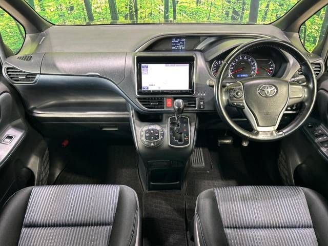 Toyota VOXY 2015-02 21736-1