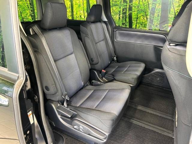 Toyota VOXY 2015-02 21736-9