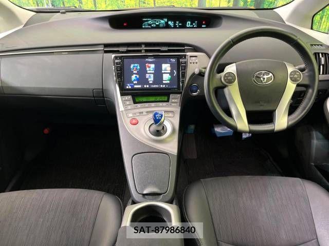 Toyota PRIUS 2014-04 341575-1