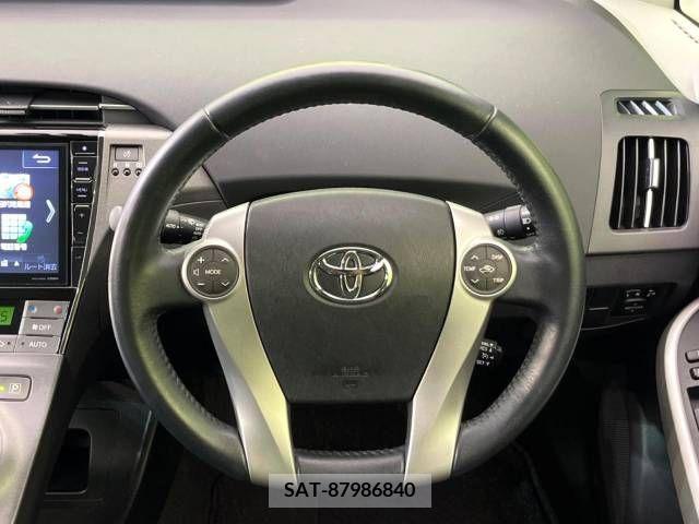 Toyota PRIUS 2014-04 341575-11