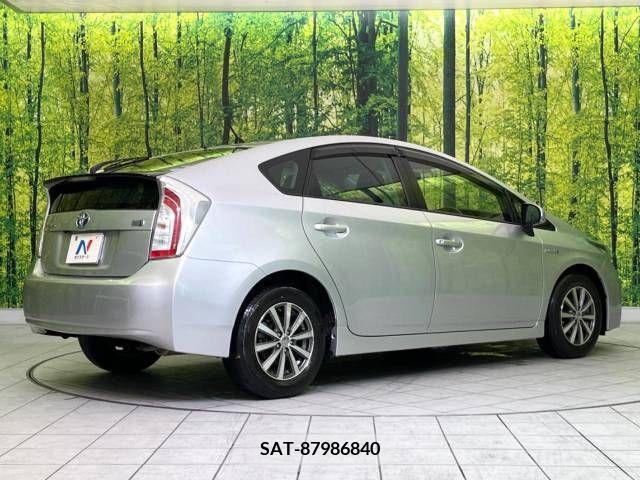 Toyota PRIUS 2014-04 341575-17