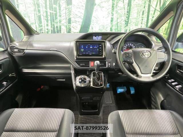 Toyota VOXY 2017-08 321550-1