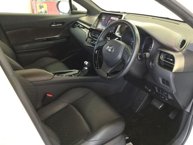 Toyota C-HR 2017-02 7347-1