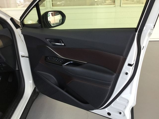 Toyota C-HR 2017-02 7347-5