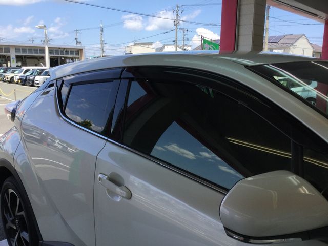 Toyota C-HR 2017-02 7347-25