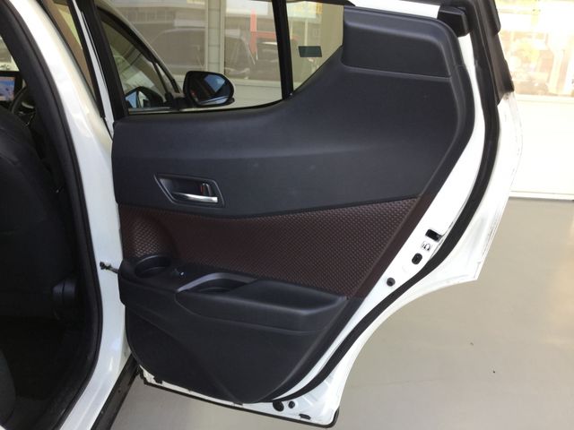 Toyota C-HR 2017-02 7347-20