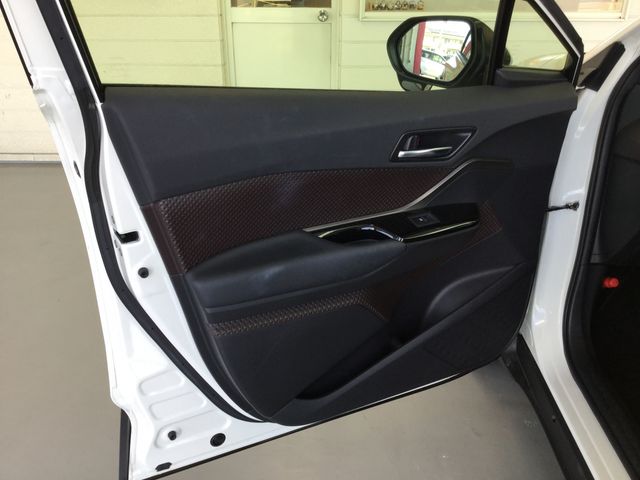 Toyota C-HR 2017-02 7347-18