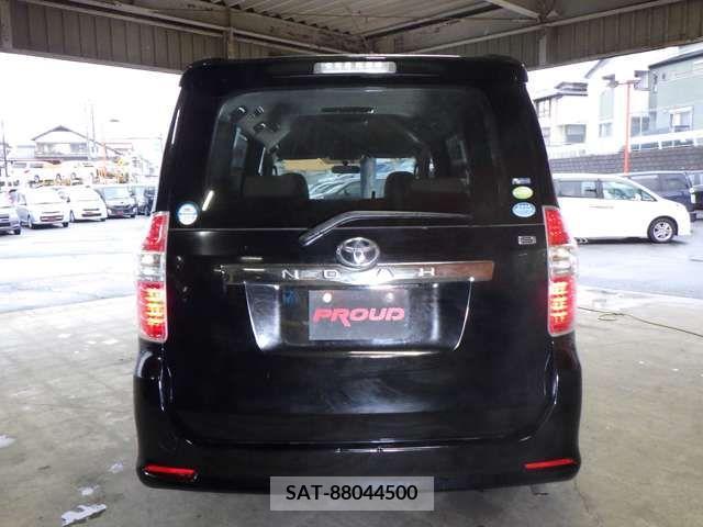 Toyota NOAH 2008-09 221068-6