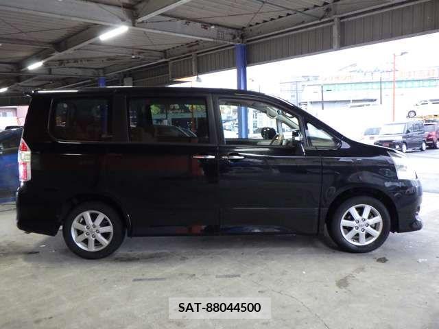 Toyota NOAH 2008-09 221068-4