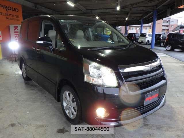 Toyota NOAH 2008-09 221068-0