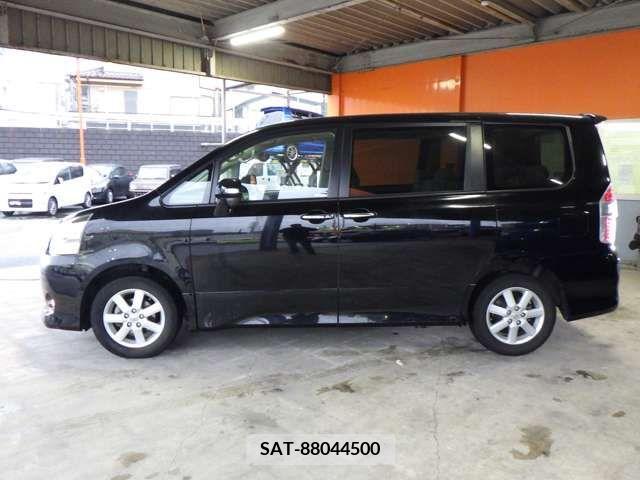 Toyota NOAH 2008-09 221068-8