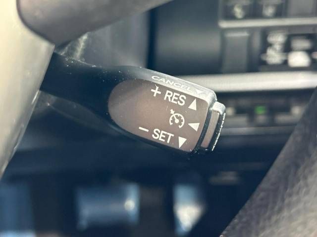 Toyota NOAH 2018-09 180984-6
