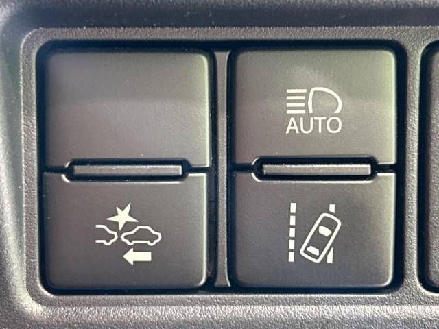 Toyota NOAH 2018-09 180984-5