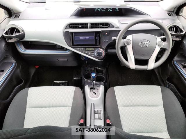Toyota AQUA 2014-01 260542-2