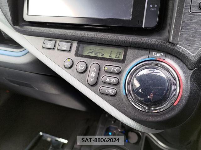 Toyota AQUA 2014-01 260542-13