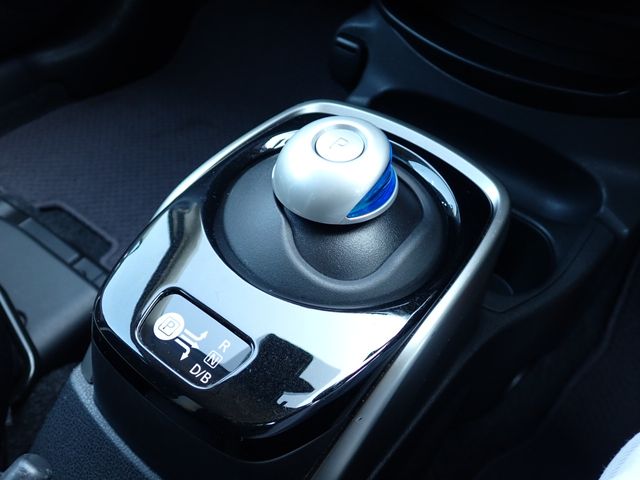 Nissan NOTE 2018-09 12777-6