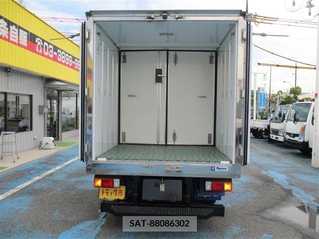 Hino DUTRO 2018-09 332909-6