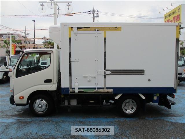Hino DUTRO 2018-09 332909-3