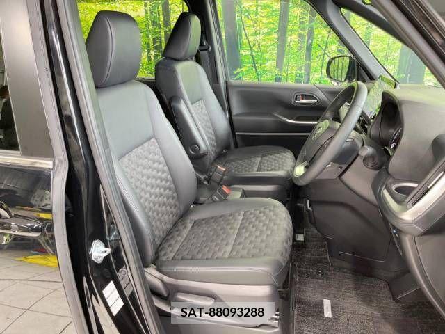 Toyota VOXY 2023-03 215472-8