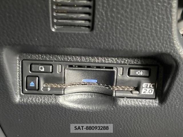 Toyota VOXY 2023-03 215472-6