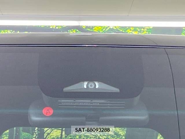 Toyota VOXY 2023-03 215472-2