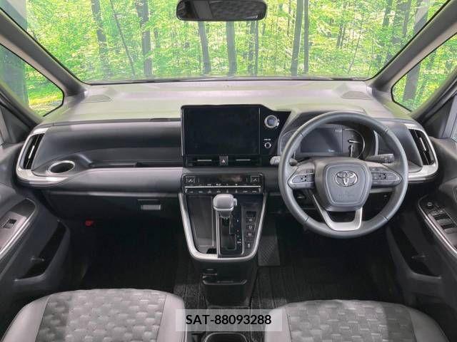 Toyota VOXY 2023-03 215472-1