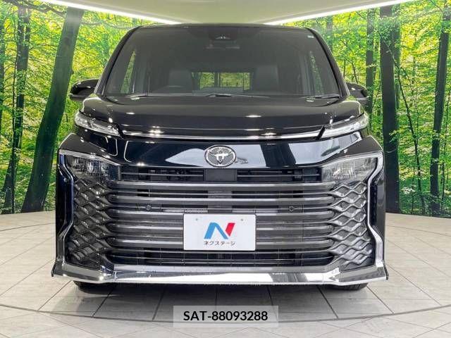 Toyota VOXY 2023-03 215472-15