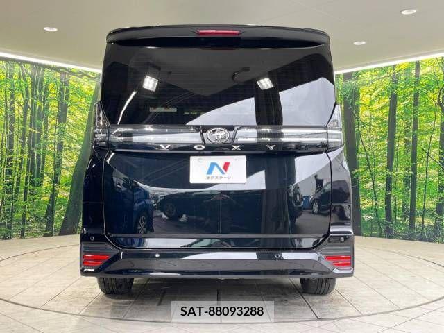 Toyota VOXY 2023-03 215472-16