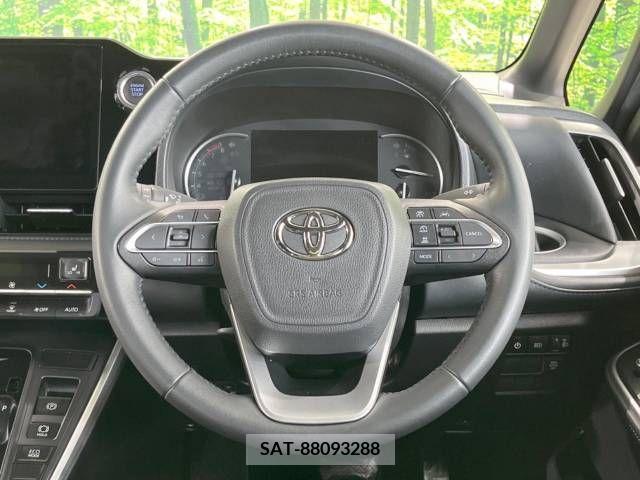 Toyota VOXY 2023-03 215472-12